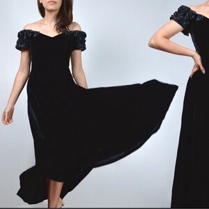 Vintage moda int’l over the shoulder black maxi velvet dress